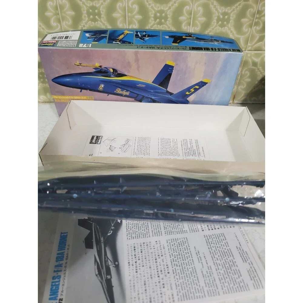 Hasegawa #812 Blue Angels F/A-18A Hornet 1:72 Hobby Kits Airplane Open Box